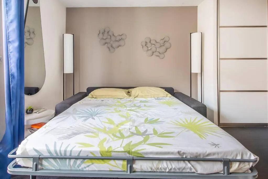 Balcony-Beautiful-Central-1 Block Beach-A.C-Wifi Nice Apartment