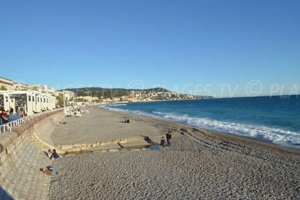 Apartment Balcony-Beautiful-Central-1 Block Beach-A.C-Wifi Nice