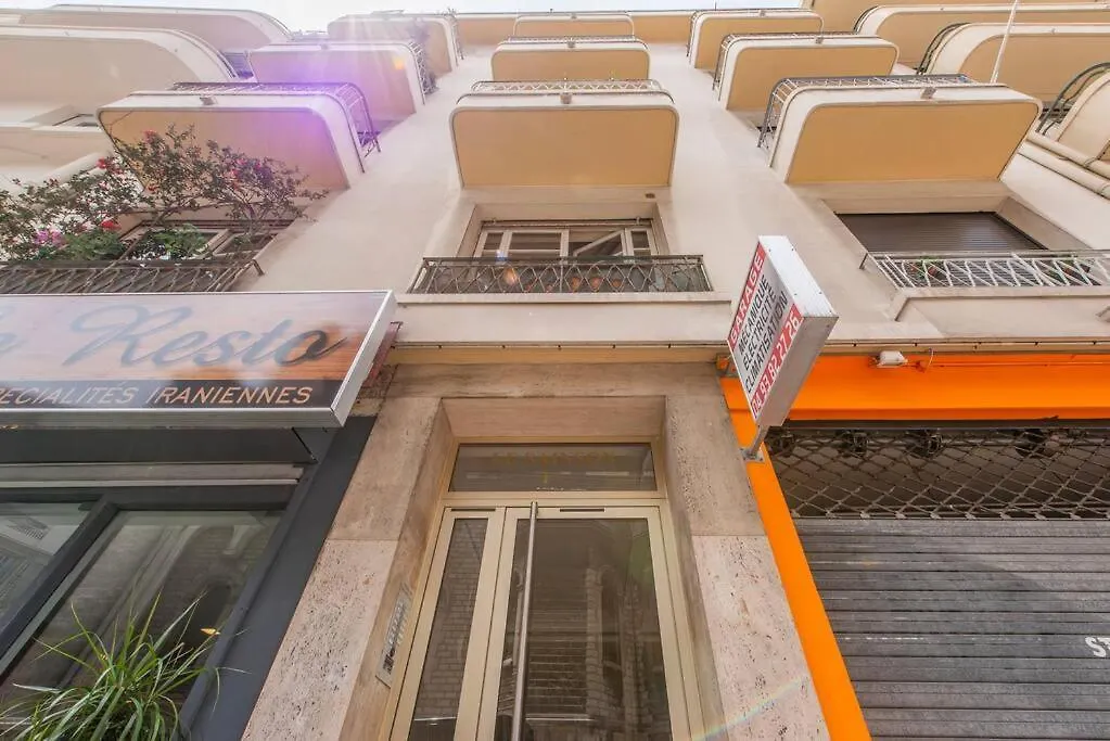 Balcony-Beautiful-Central-1 Block Beach-A.C-Wifi Nice